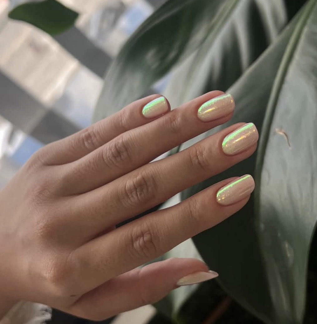 Esmaltação perolada com efeito delicado